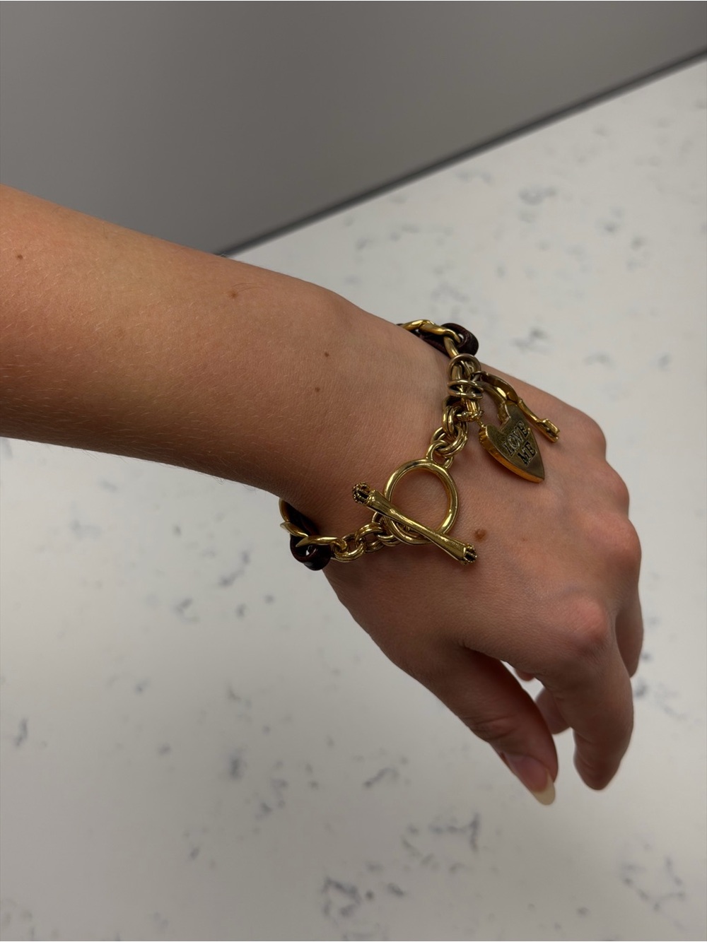Vintage Juicy Couture Leather Weave Heart Lock & Key Toggle Bracelet Y2K - Picture 7 of 8